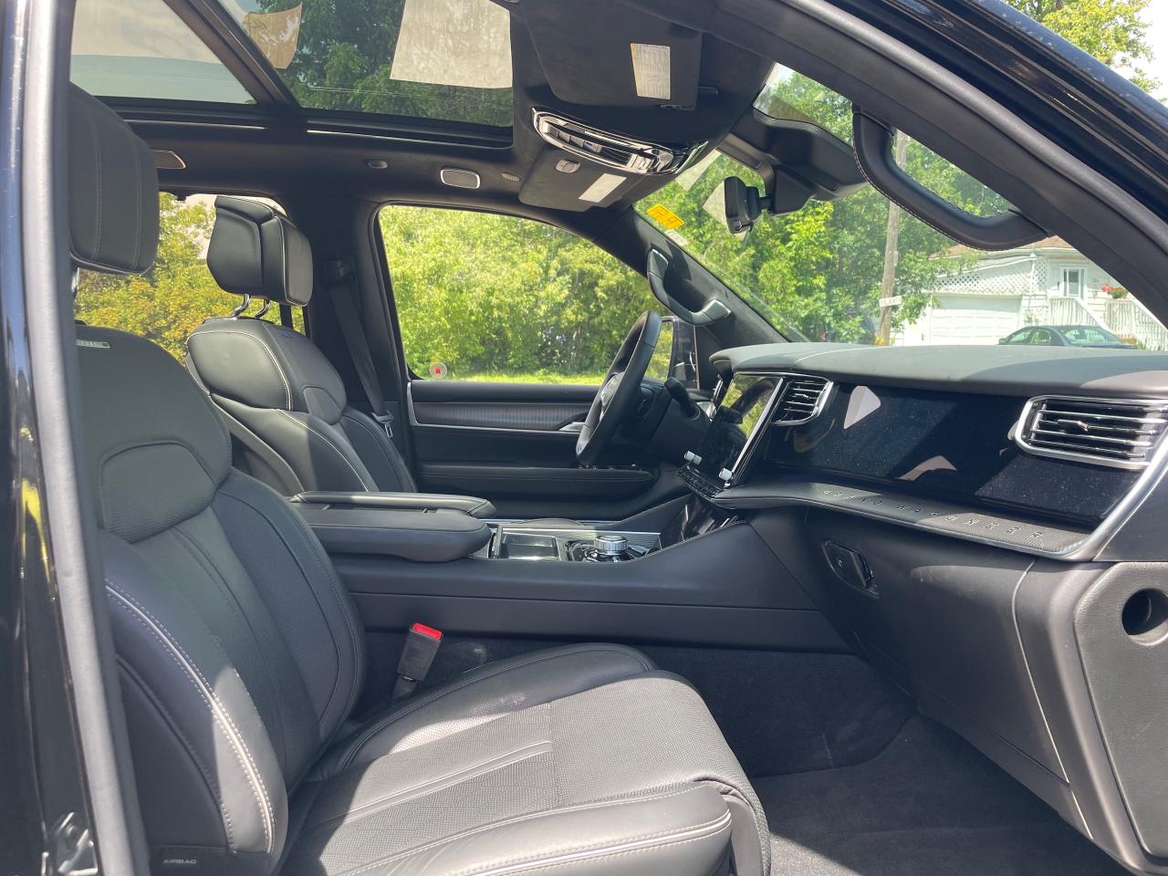 2023 Jeep Grand Wagoneer Series II SUN ROOF! LOW KMS! LEATHER INTERIOR! Photo