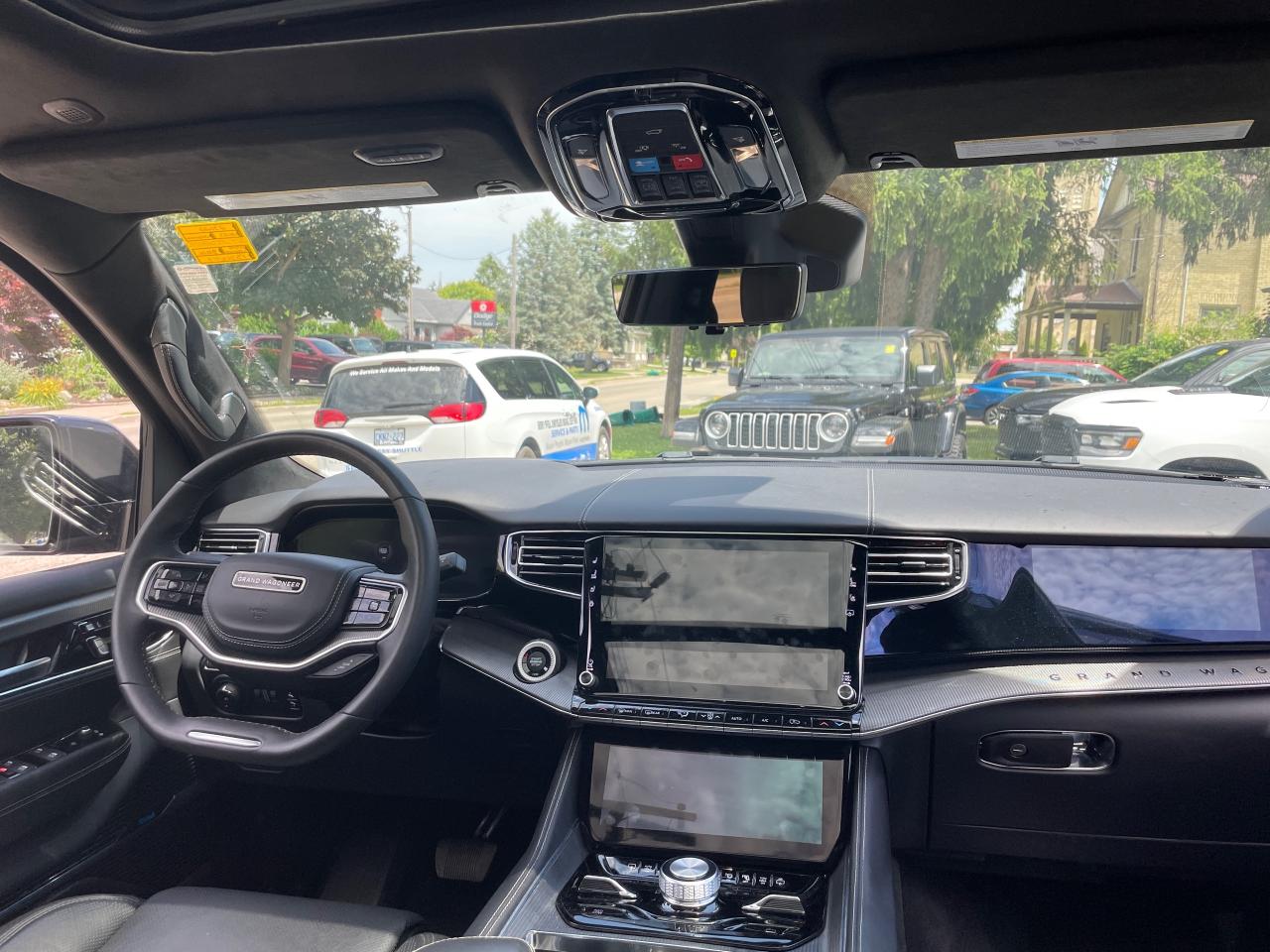 2023 Jeep Grand Wagoneer Series II SUN ROOF! LOW KMS! LEATHER INTERIOR! Photo