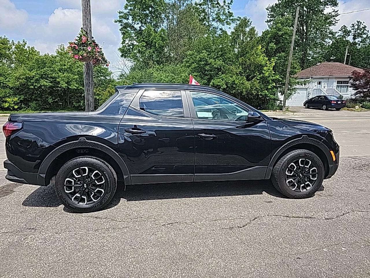 2024 Hyundai Santa Cruz Preferred Super low kms Photo3