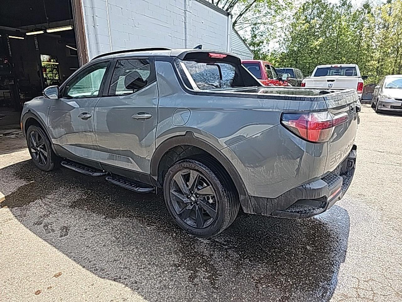 2023 Hyundai Santa Cruz Ultimate Santa cruz,  leather seats, sunroof, all wheel drive, navigation, and more! Photo2