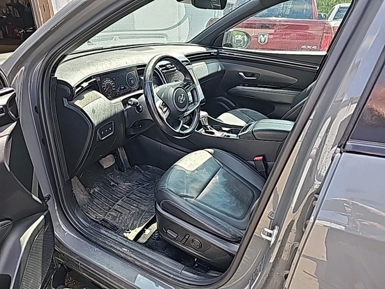 2023 Hyundai Santa Cruz Ultimate Santa cruz,  leather seats, sunroof, all wheel drive, navigation, and more! Photo3