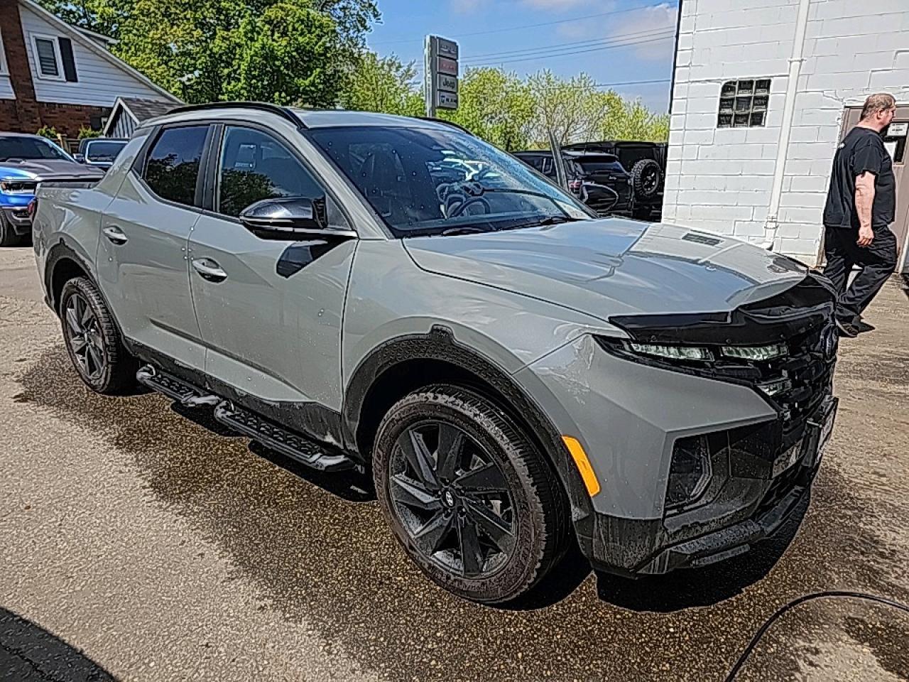 2023 Hyundai Santa Cruz Ultimate Santa cruz,  leather seats, sunroof, all wheel drive, navigation, and more! Photo4