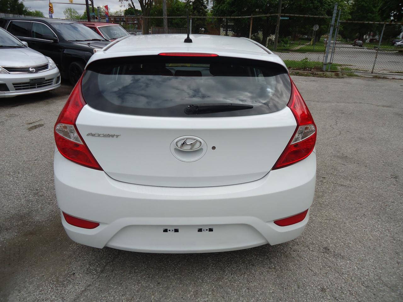 2014 Hyundai Accent 5DR HB AUTO GL - Photo #4