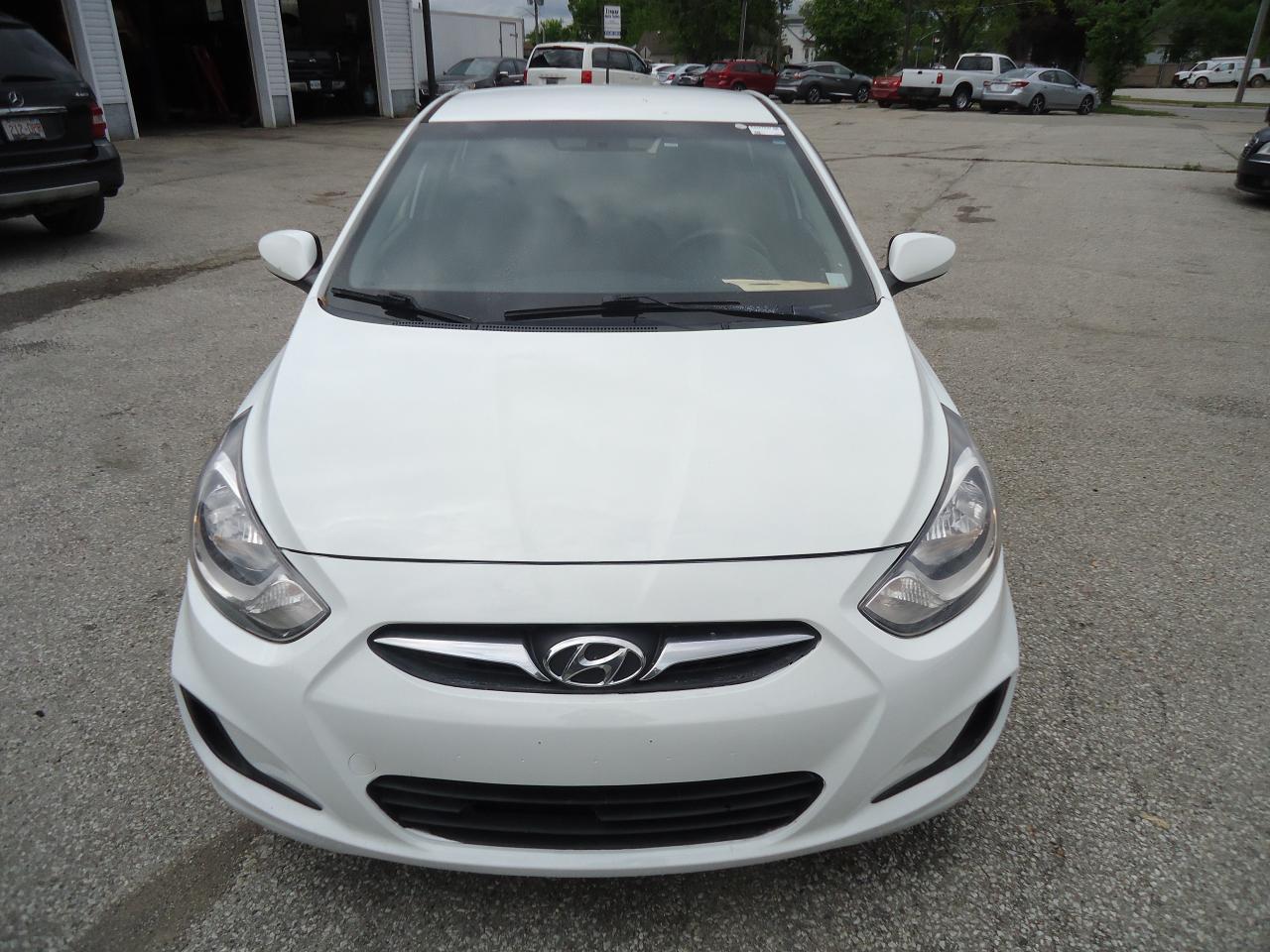 2014 Hyundai Accent 5DR HB AUTO GL - Photo #2
