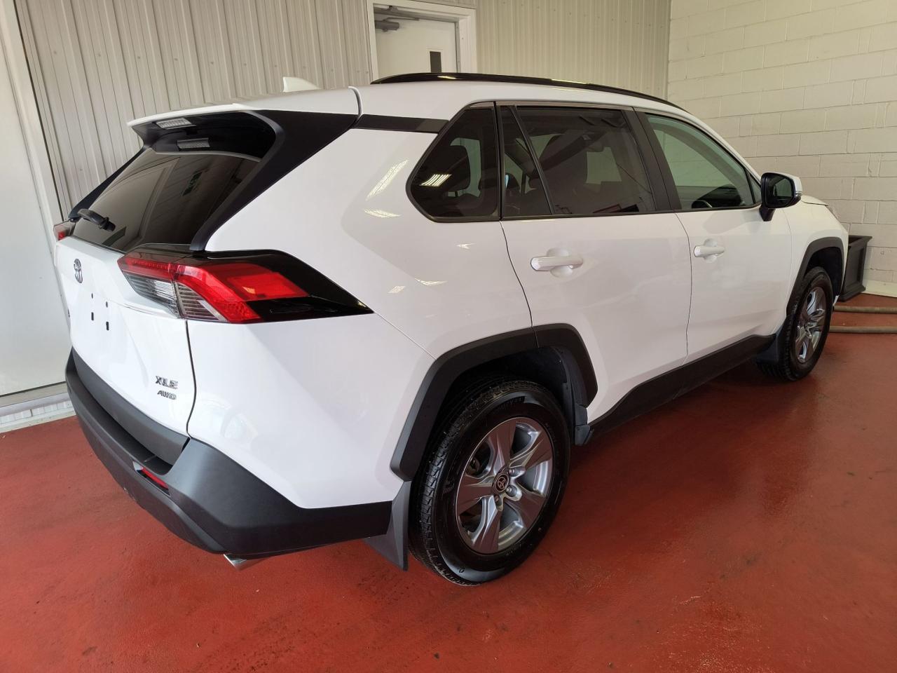 2022 Toyota RAV4 XLE Photo1
