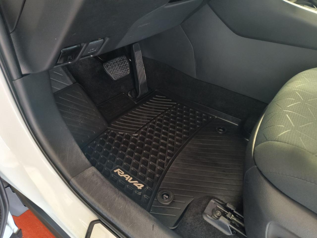 2022 Toyota RAV4 XLE Photo
