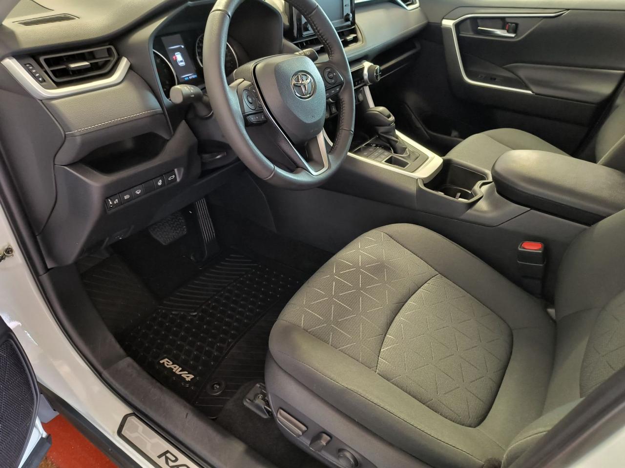 2022 Toyota RAV4 XLE Photo