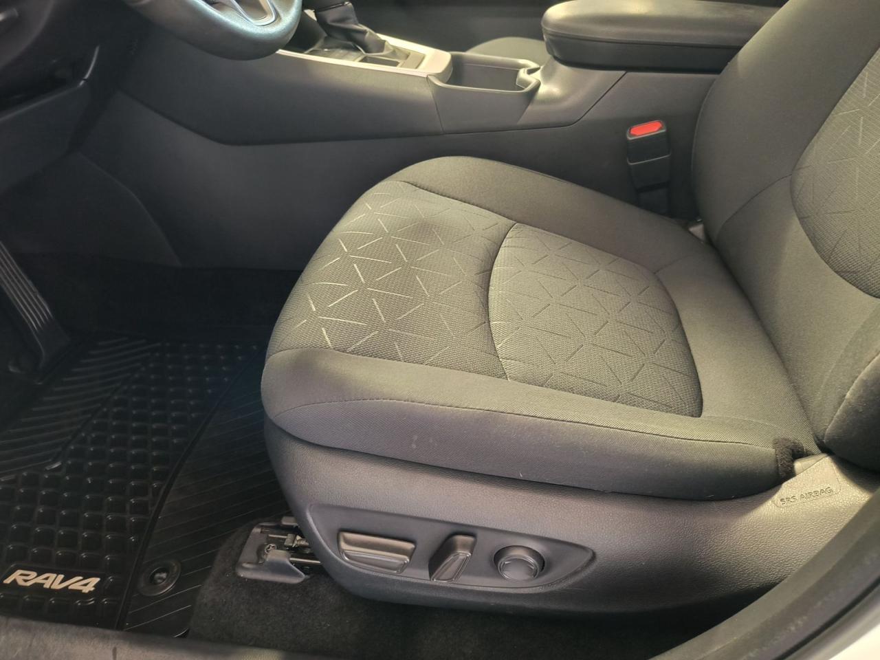 2022 Toyota RAV4 XLE Photo