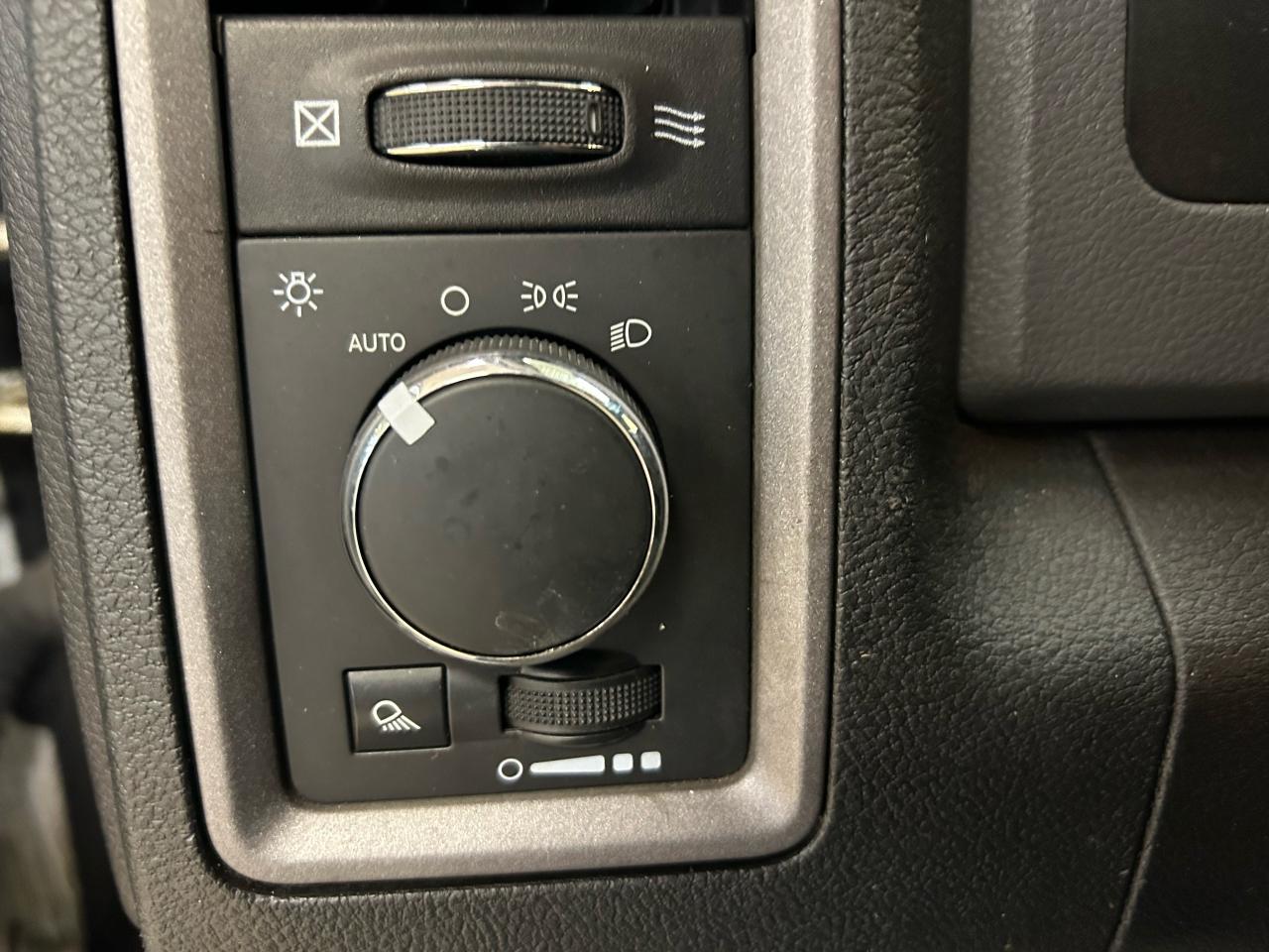 2014 RAM 1500 ST - Photo #12