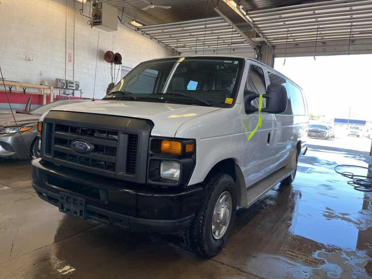 2013 Ford E350 ECONOLINE  SUP