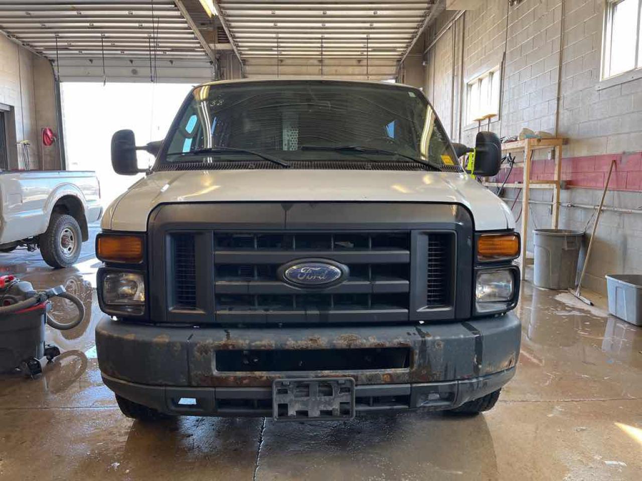 2013 Ford E350 ECONOLINE  SUP - Photo #2