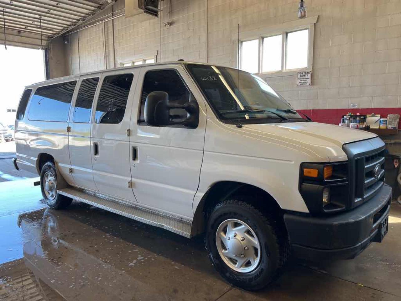 2013 Ford E350 ECONOLINE  SUP - Photo #3