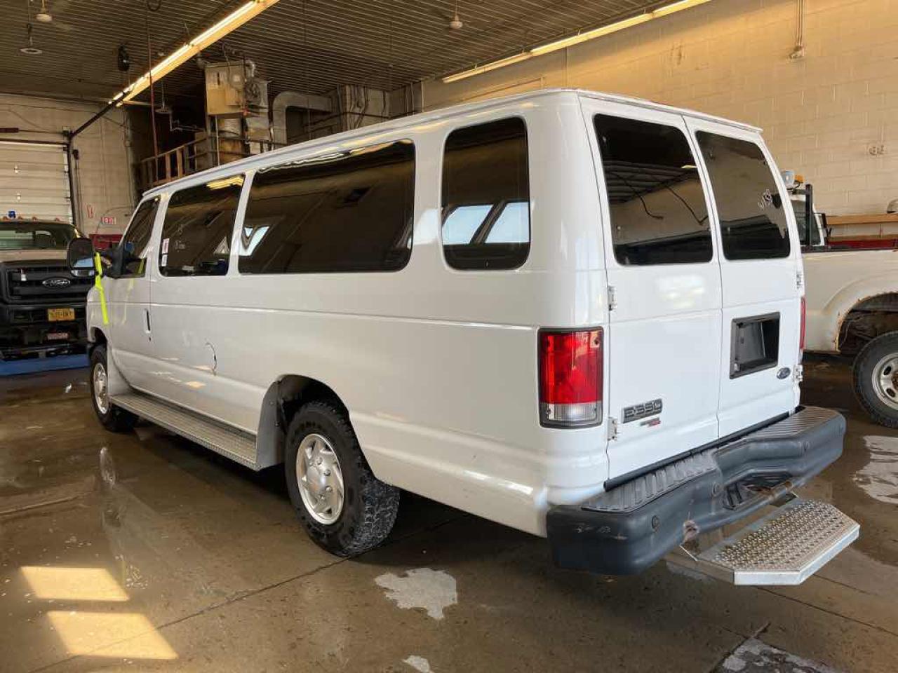 2013 Ford E350 ECONOLINE  SUP - Photo #6