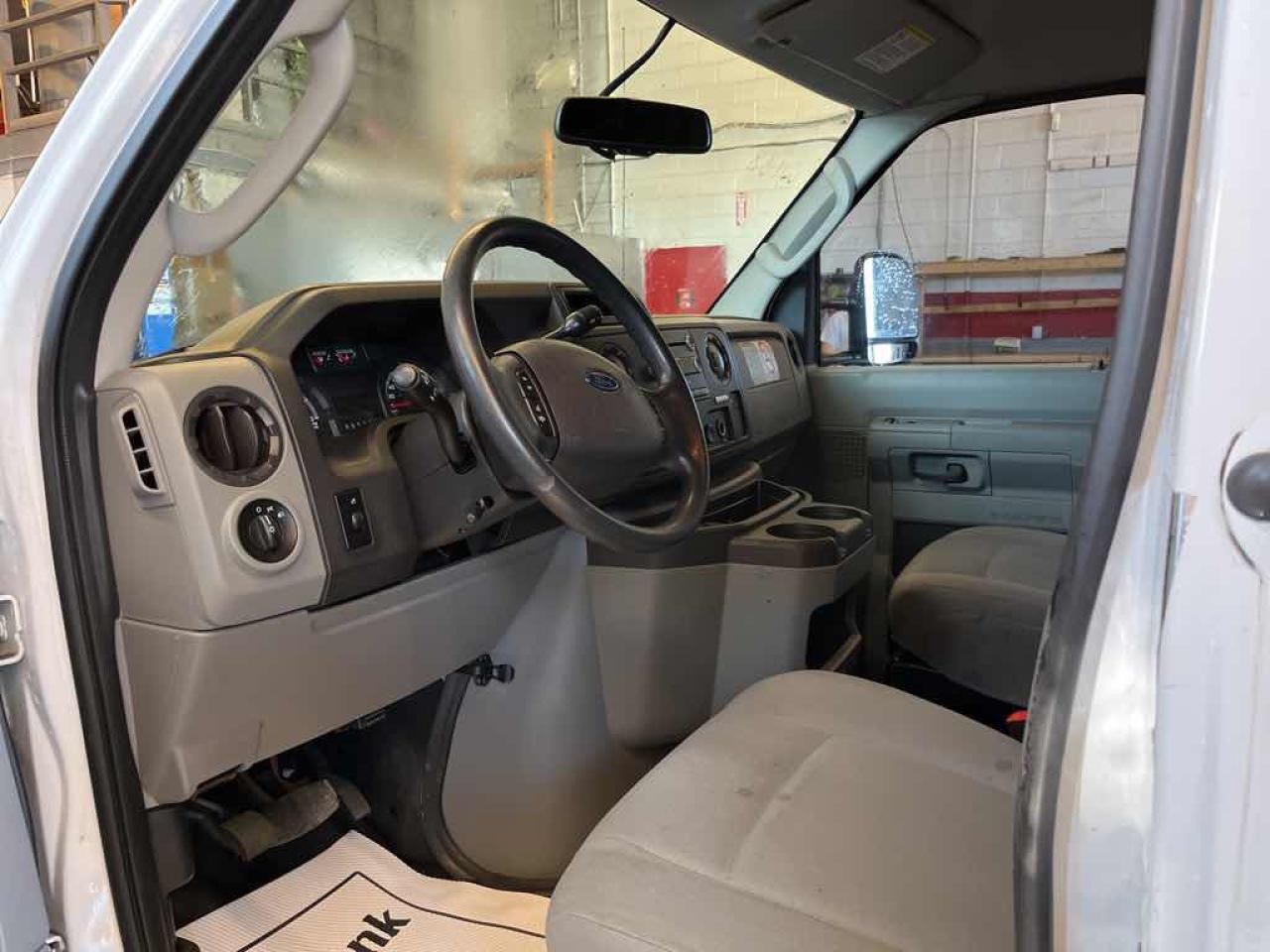 2013 Ford E350 ECONOLINE  SUP - Photo #8
