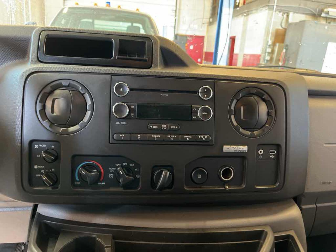 2013 Ford E350 ECONOLINE  SUP - Photo #10