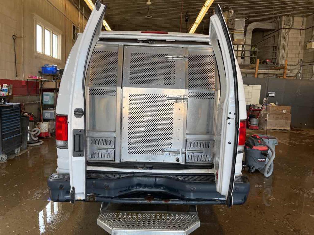 2013 Ford E350 ECONOLINE  SUP - Photo #21