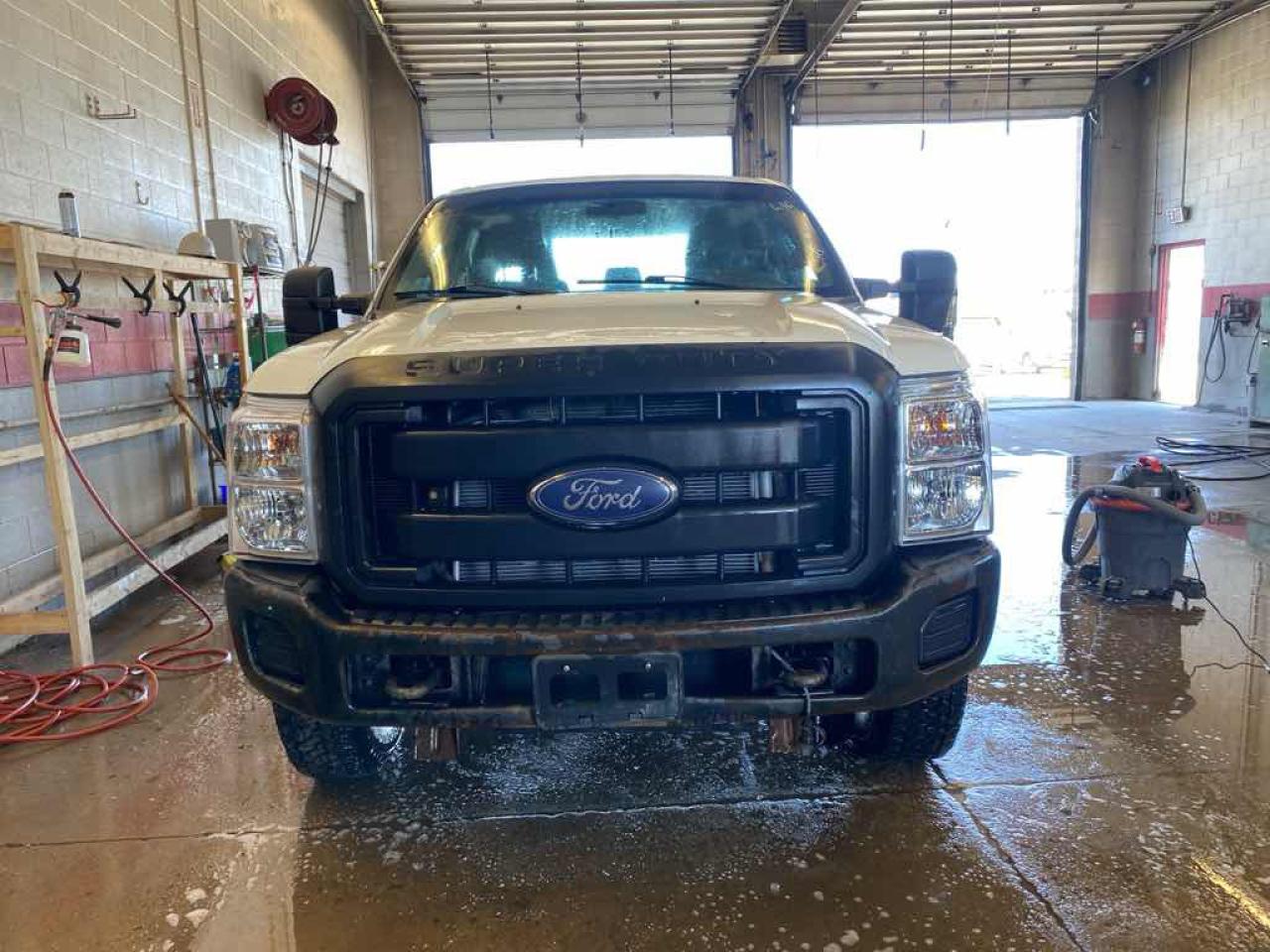 2015 Ford F-250 Super Duty - Photo #2