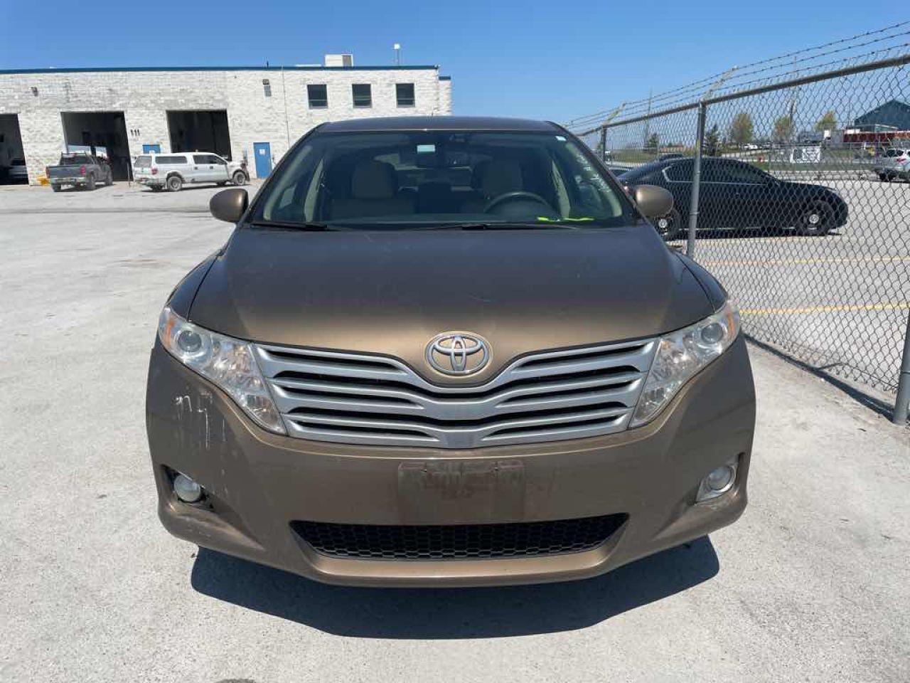 2011 Toyota Venza  - Photo #2