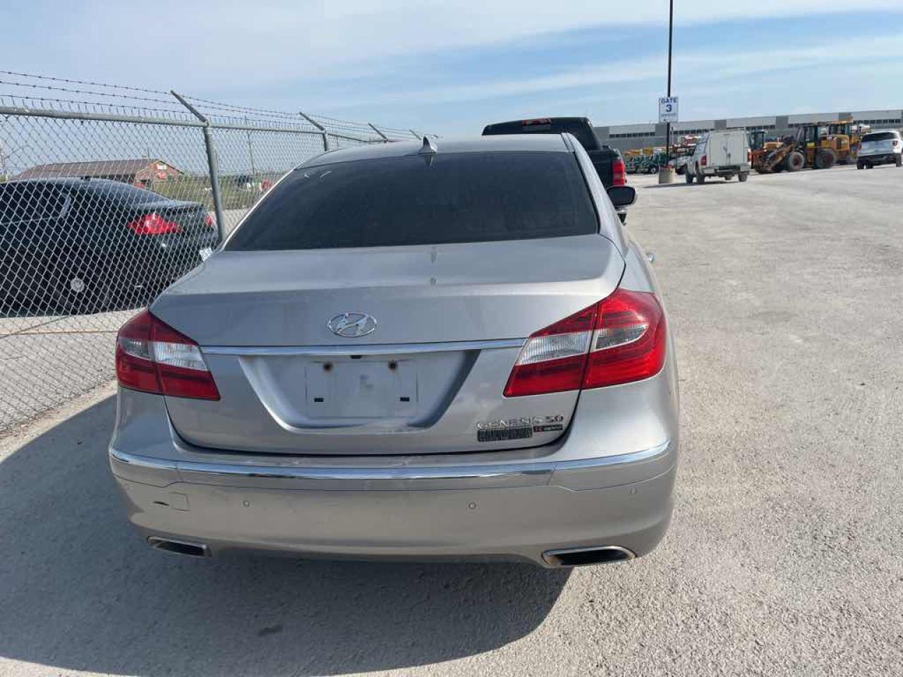 2013 Hyundai Genesis 5.0L - Photo #5