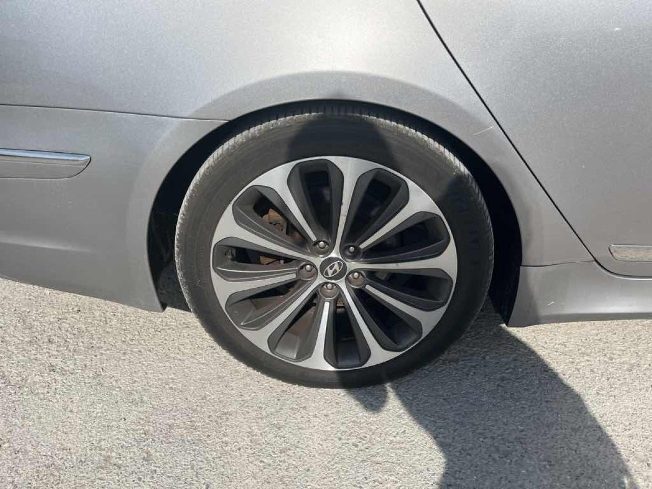 2013 Hyundai Genesis 5.0L - Photo #17