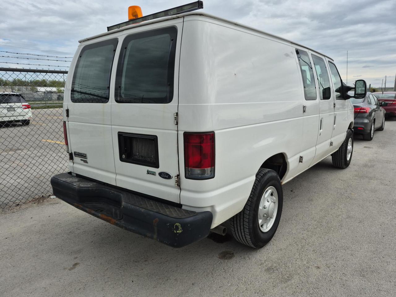 2011 Ford E-250 Econoline - Photo #4
