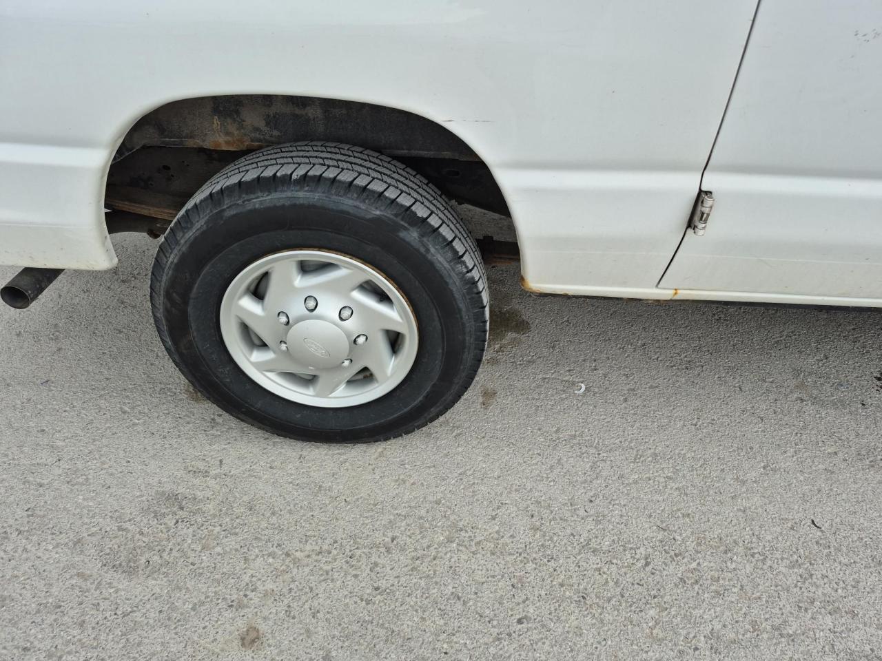 2011 Ford E-250 Econoline - Photo #15