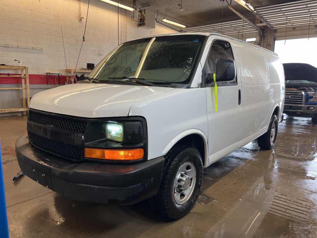 2010 Chevrolet Express G2500 - Photo #1