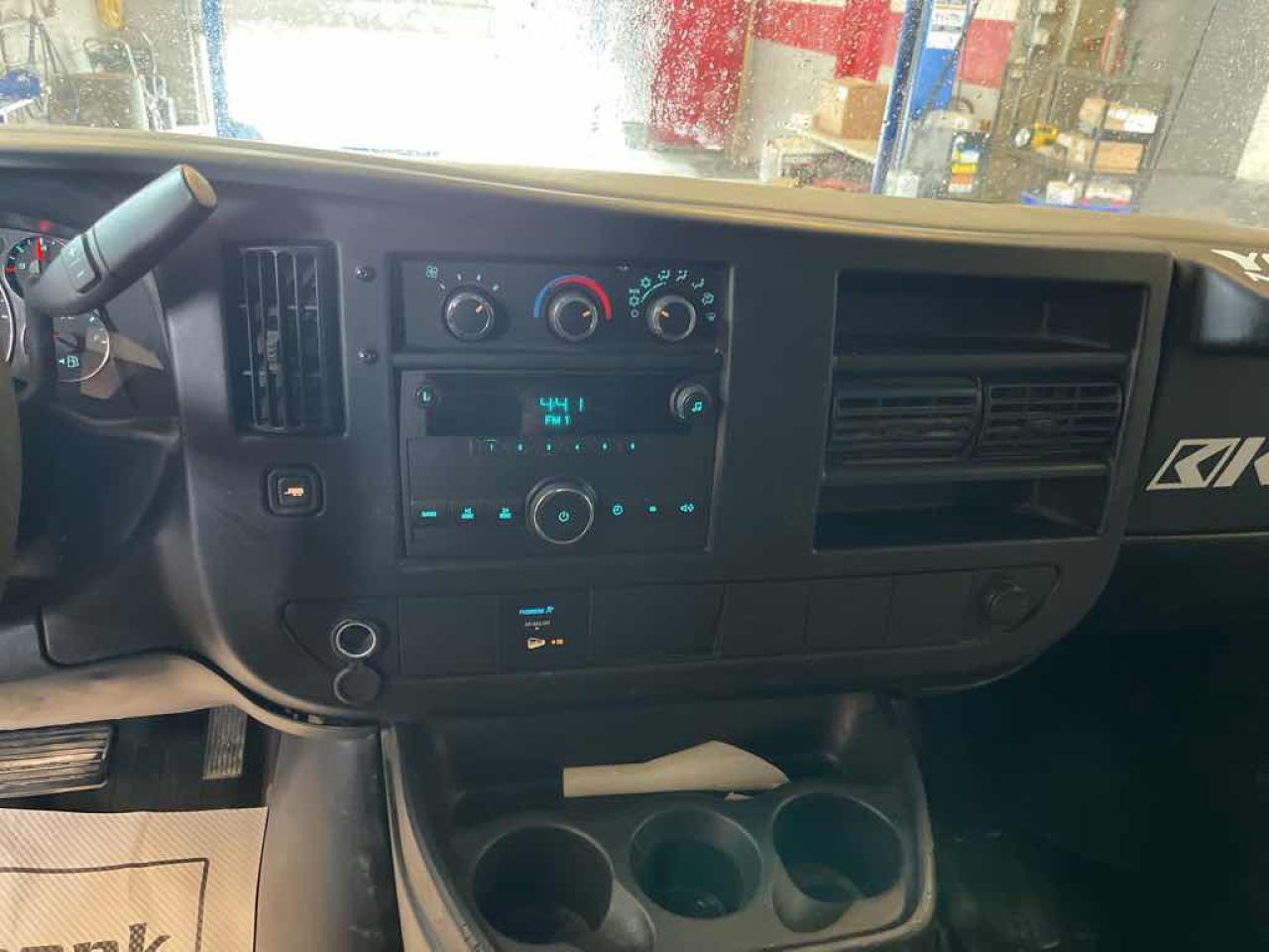 2010 Chevrolet Express G2500 - Photo #10