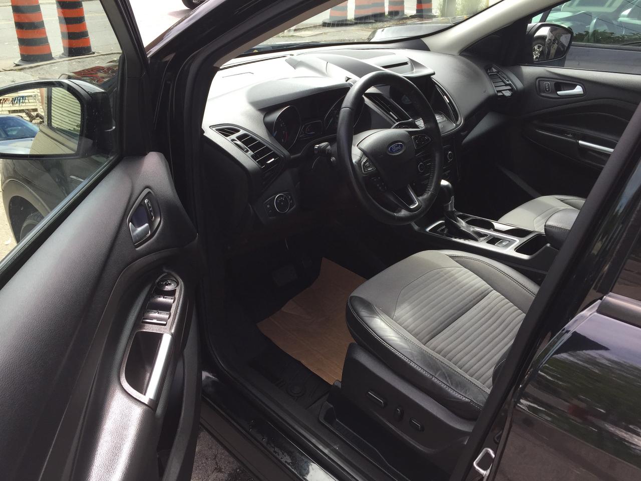 2018 Ford Escape FALL SAVINGS - SE Nav & Rev Cam Photo2