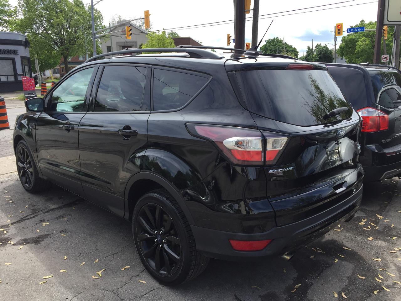 2018 Ford Escape FALL SAVINGS - SE Nav & Rev Cam Photo3