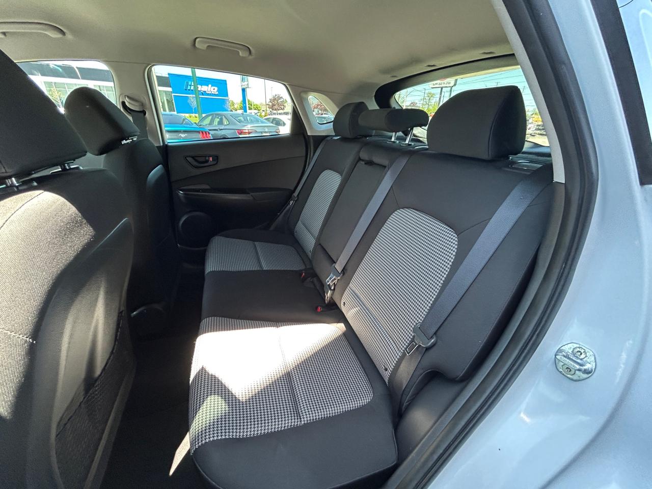 2019 Hyundai KONA 2.0L FWD w/Two-Tone Roof - Photo #9