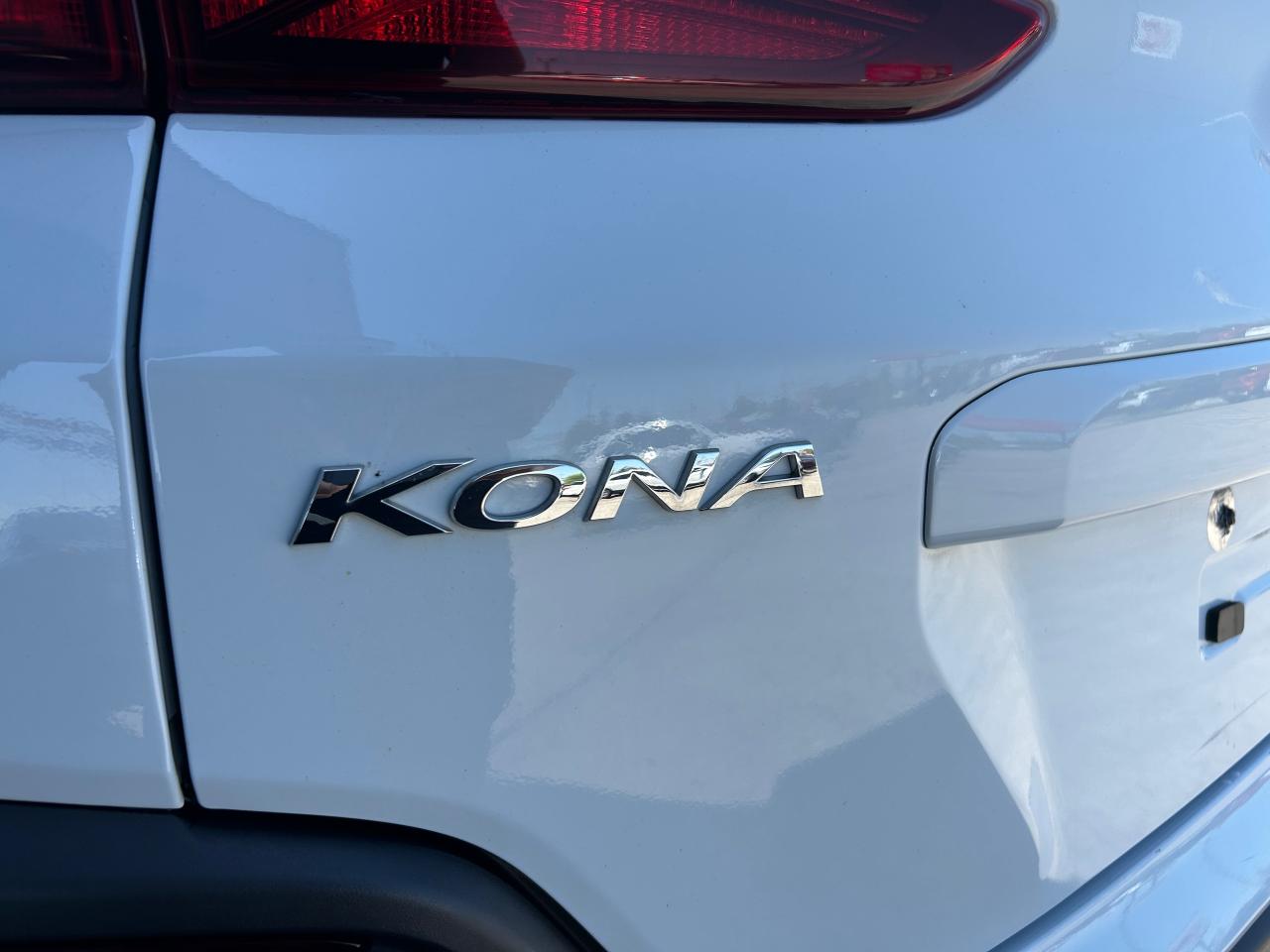 2019 Hyundai KONA 2.0L FWD w/Two-Tone Roof - Photo #5