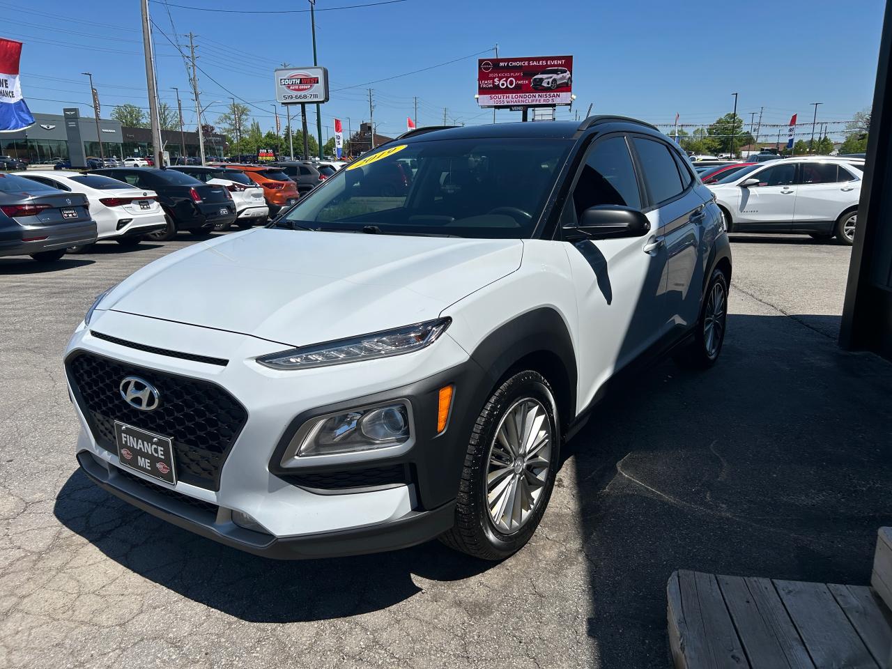 2019 Hyundai KONA 2.0L FWD w/Two-Tone Roof - Photo #4