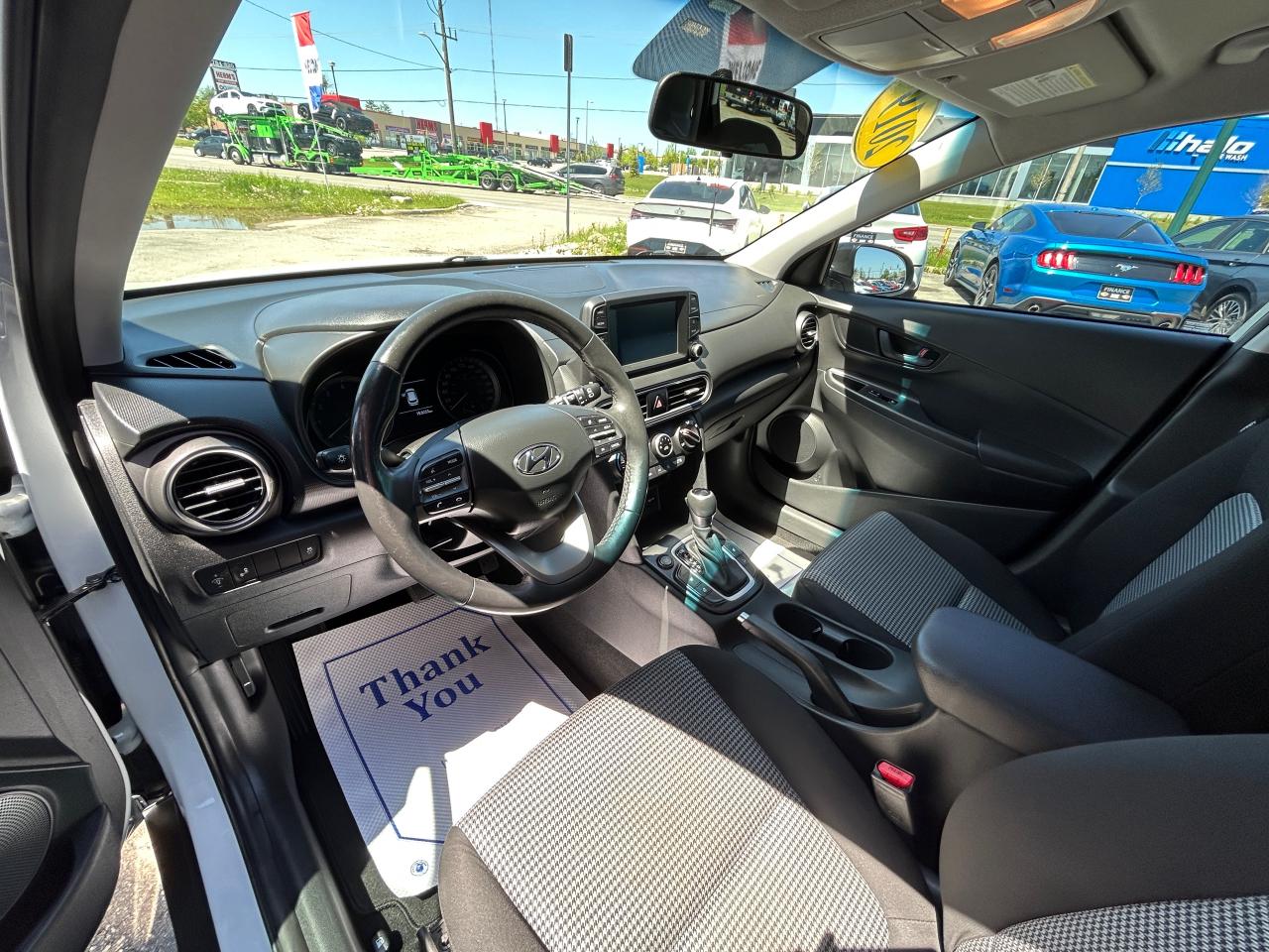2019 Hyundai KONA 2.0L FWD w/Two-Tone Roof - Photo #7