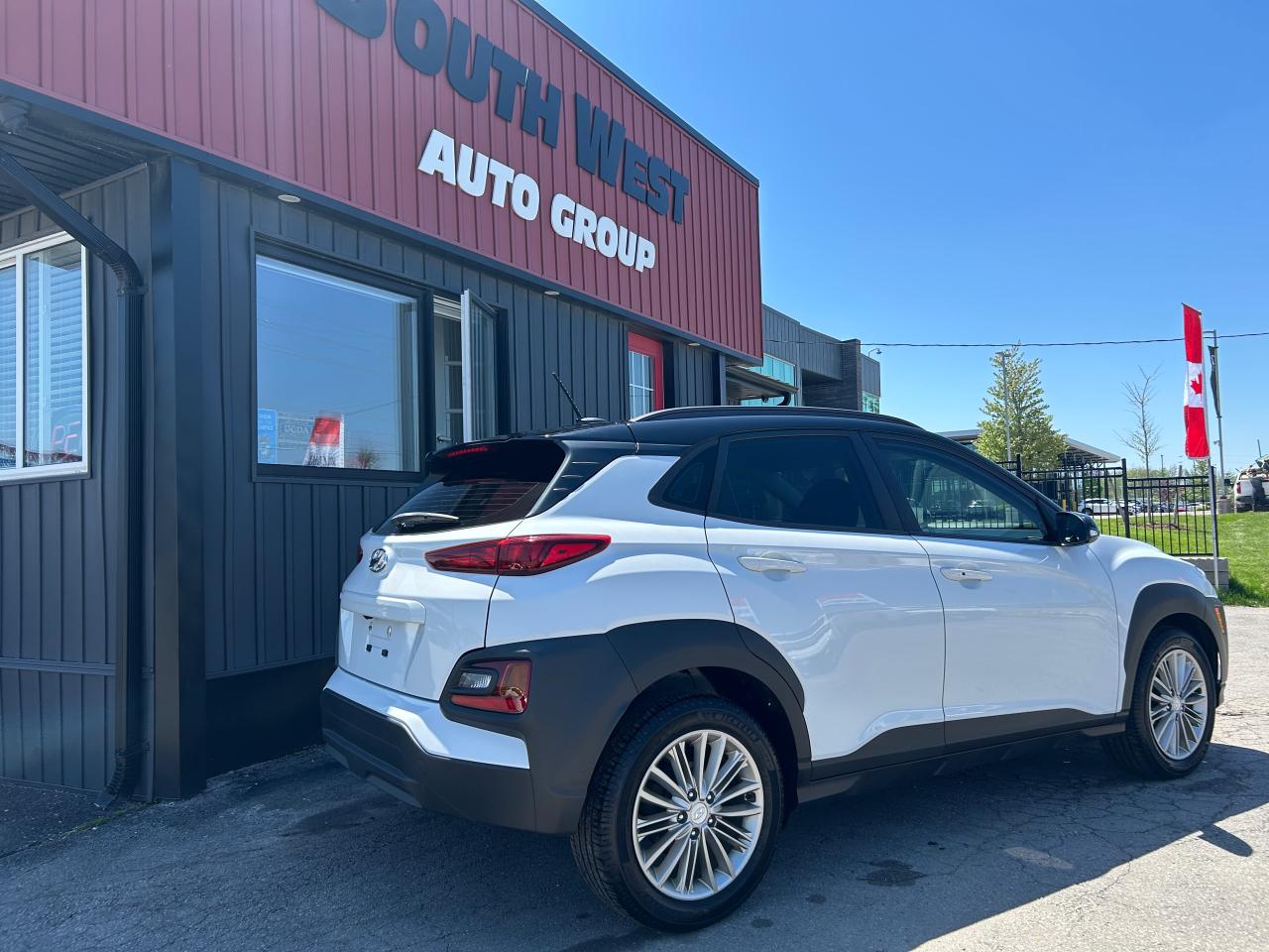 2019 Hyundai KONA 2.0L FWD w/Two-Tone Roof - Photo #2