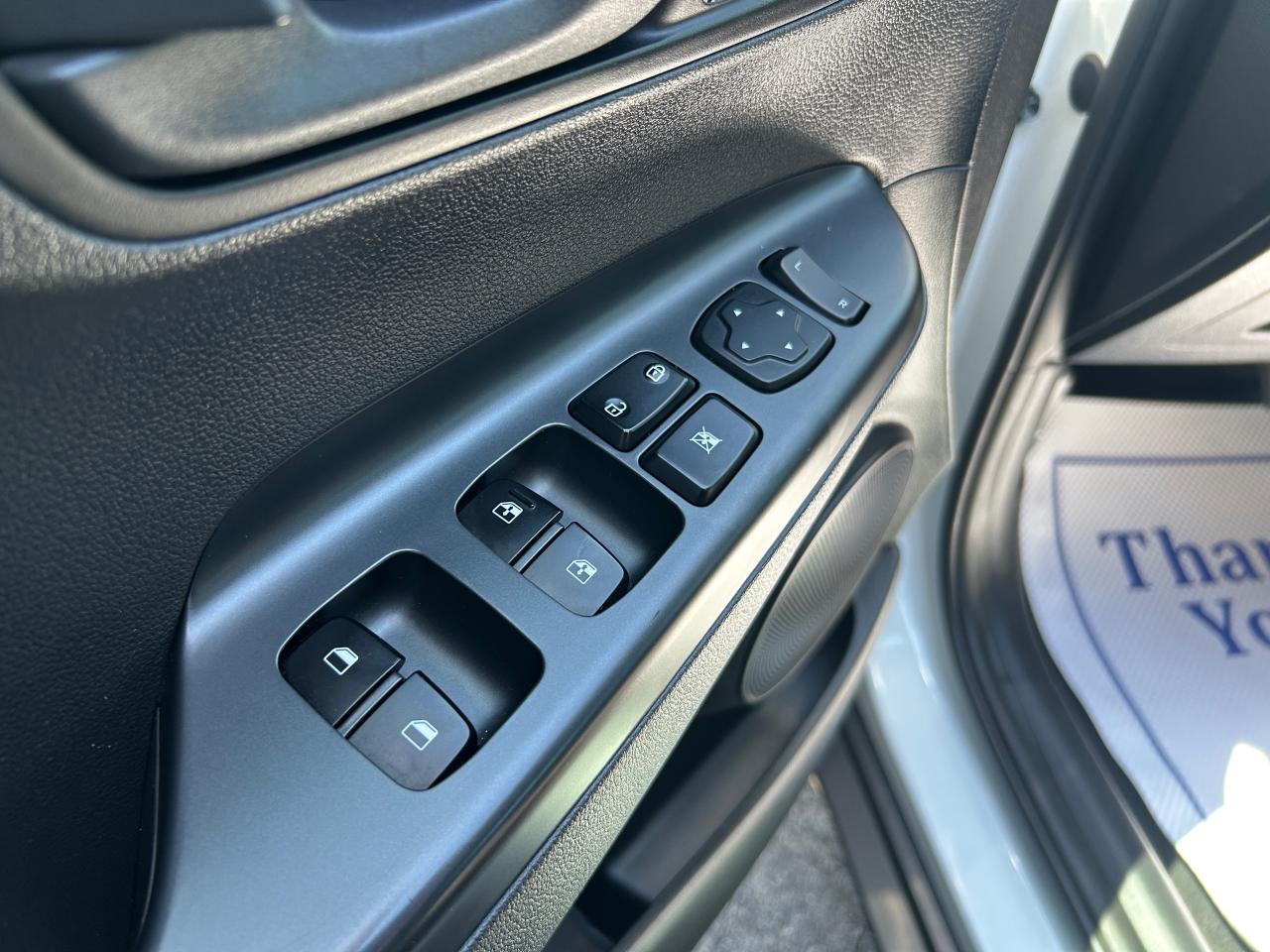 2019 Hyundai KONA 2.0L FWD w/Two-Tone Roof - Photo #11