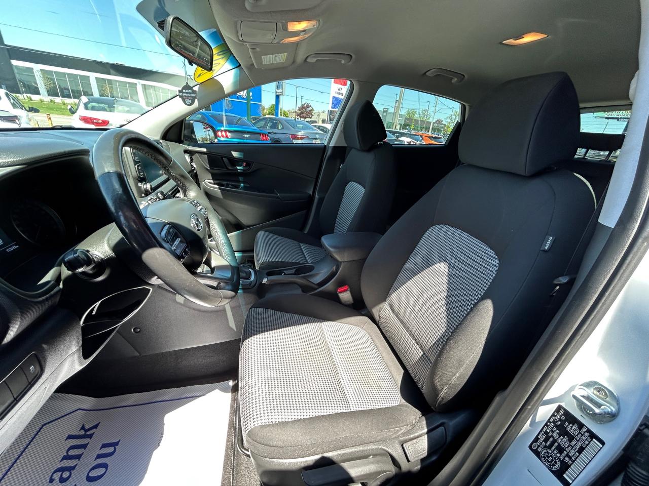 2019 Hyundai KONA 2.0L FWD w/Two-Tone Roof - Photo #6