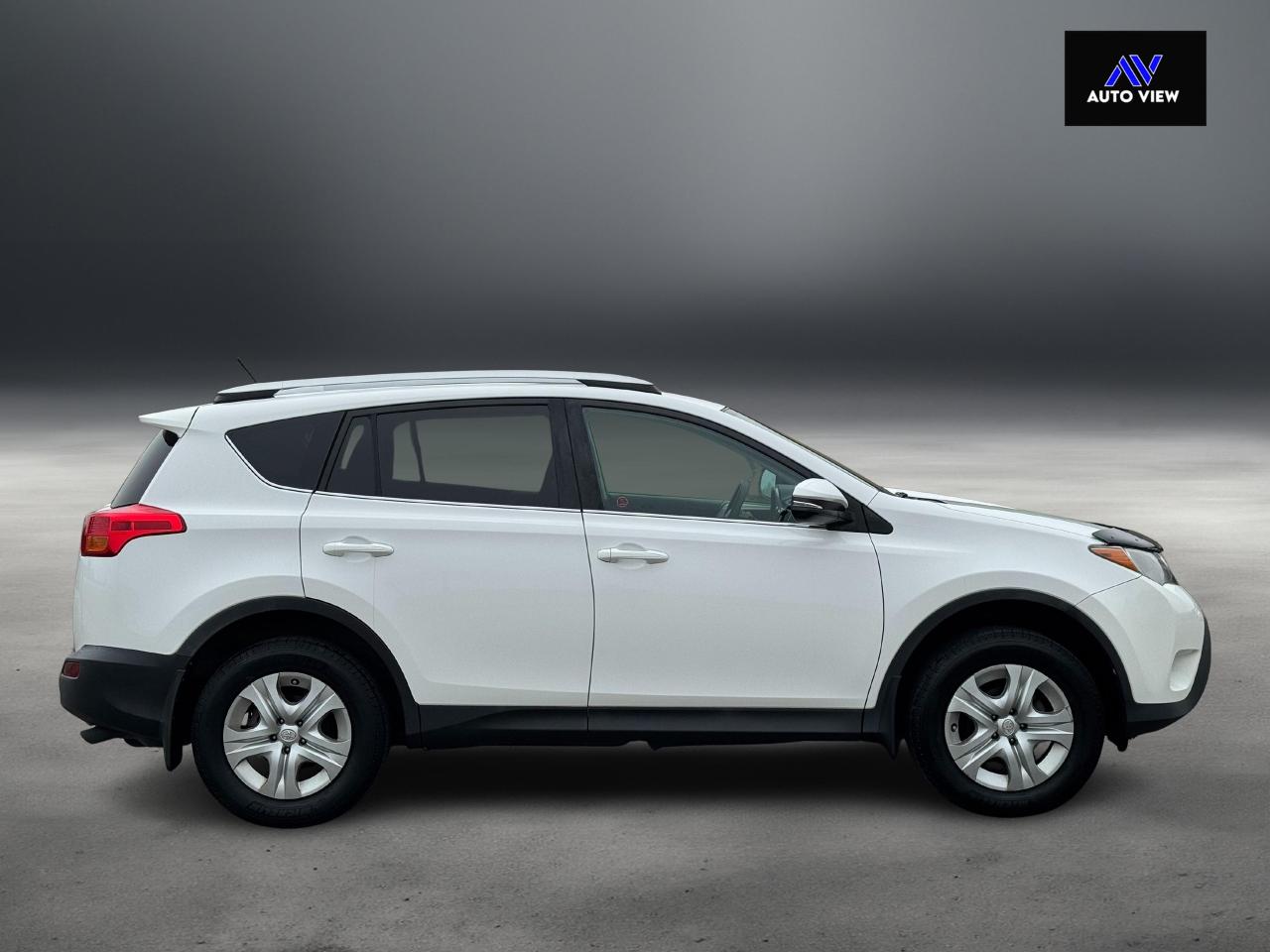 2015 Toyota RAV4 LE **MICHELIN DEFENDER TIRES**SUPER CLEAN** - Photo #4