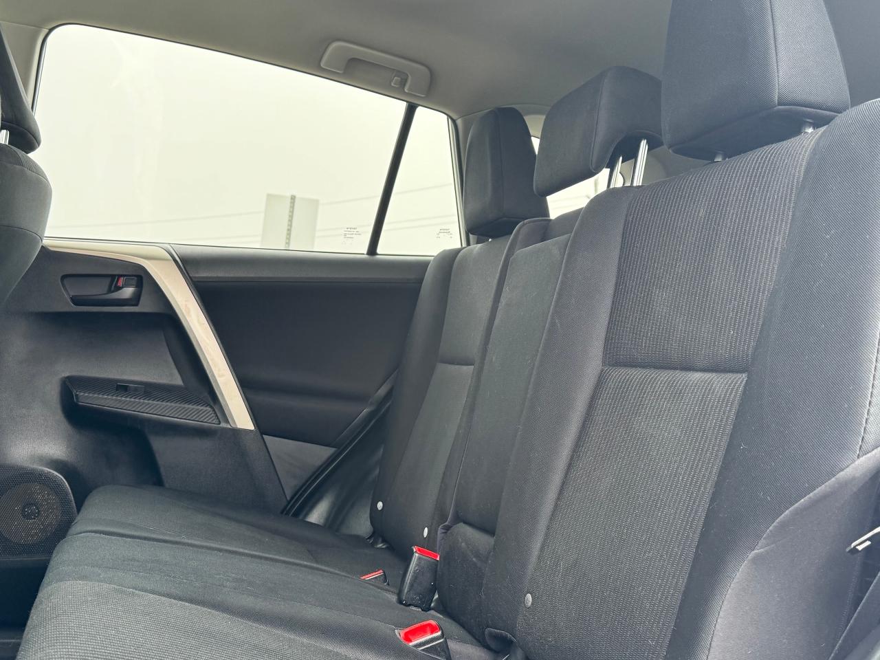 2015 Toyota RAV4 LE **MICHELIN DEFENDER TIRES**SUPER CLEAN** - Photo #30
