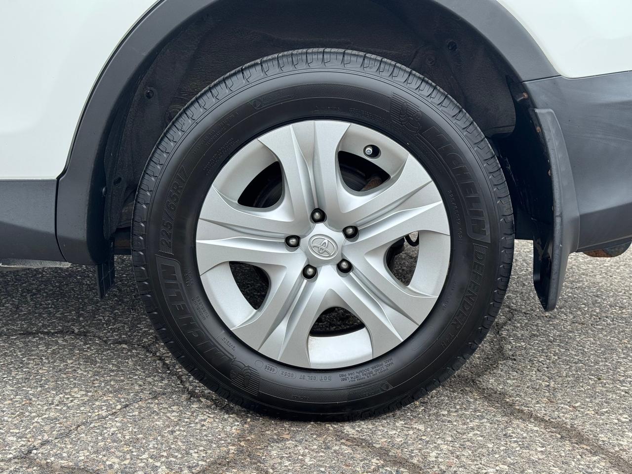 2015 Toyota RAV4 LE **MICHELIN DEFENDER TIRES**SUPER CLEAN** - Photo #16