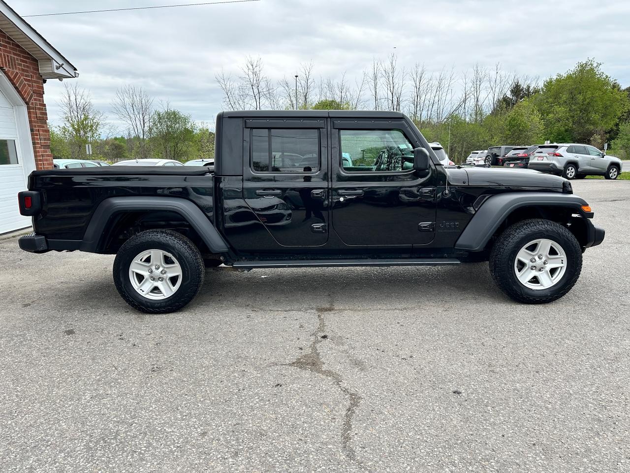 2020 Jeep Gladiator Sport-S 4x4 Cloth XM Bluetooth RearCam CarPlay A/C Photo4