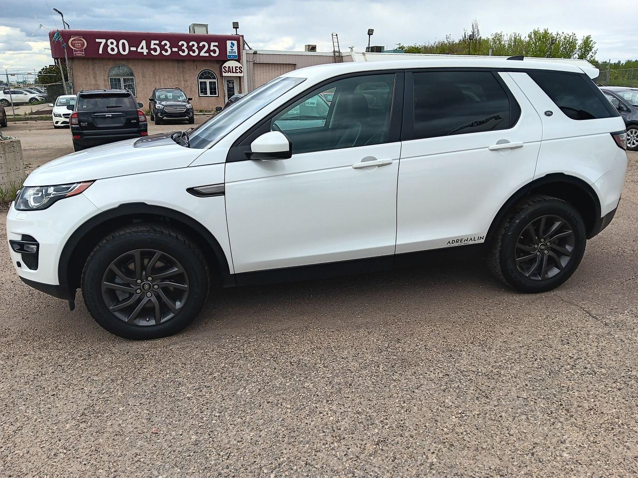2017 Land Rover Discovery Sport AWD, Leather, Nav, BU Cam, Htd Steering & Seats, - Photo #4