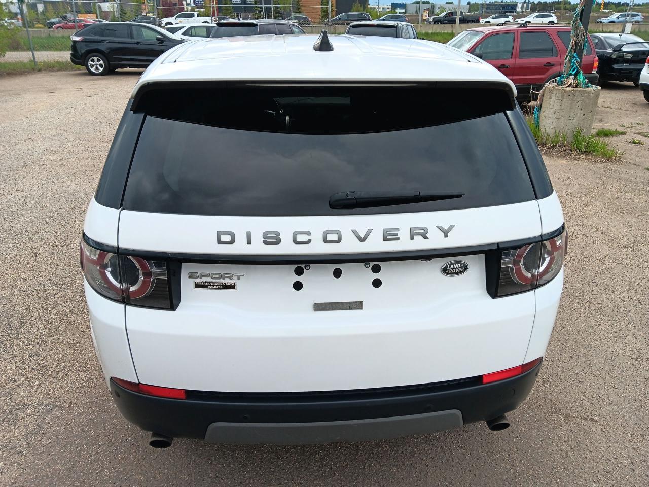 2017 Land Rover Discovery Sport AWD, Leather, Nav, BU Cam, Htd Steering & Seats, - Photo #6