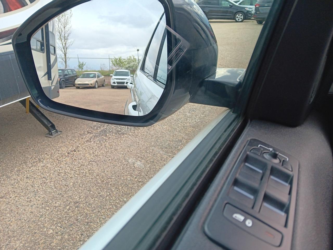 2017 Land Rover Discovery Sport AWD, Leather, Nav, BU Cam, Htd Steering & Seats, - Photo #9