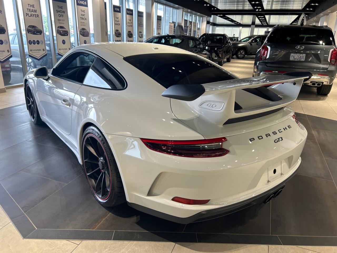 2018 Porsche 911 GT3 w/ PDK Photo2