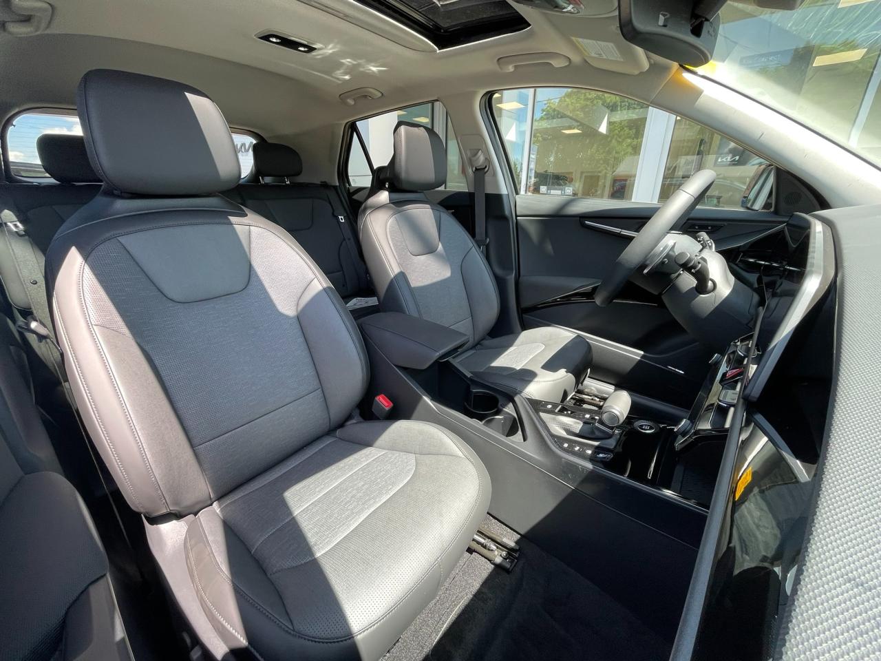 2025 Kia NIRO SX Photo