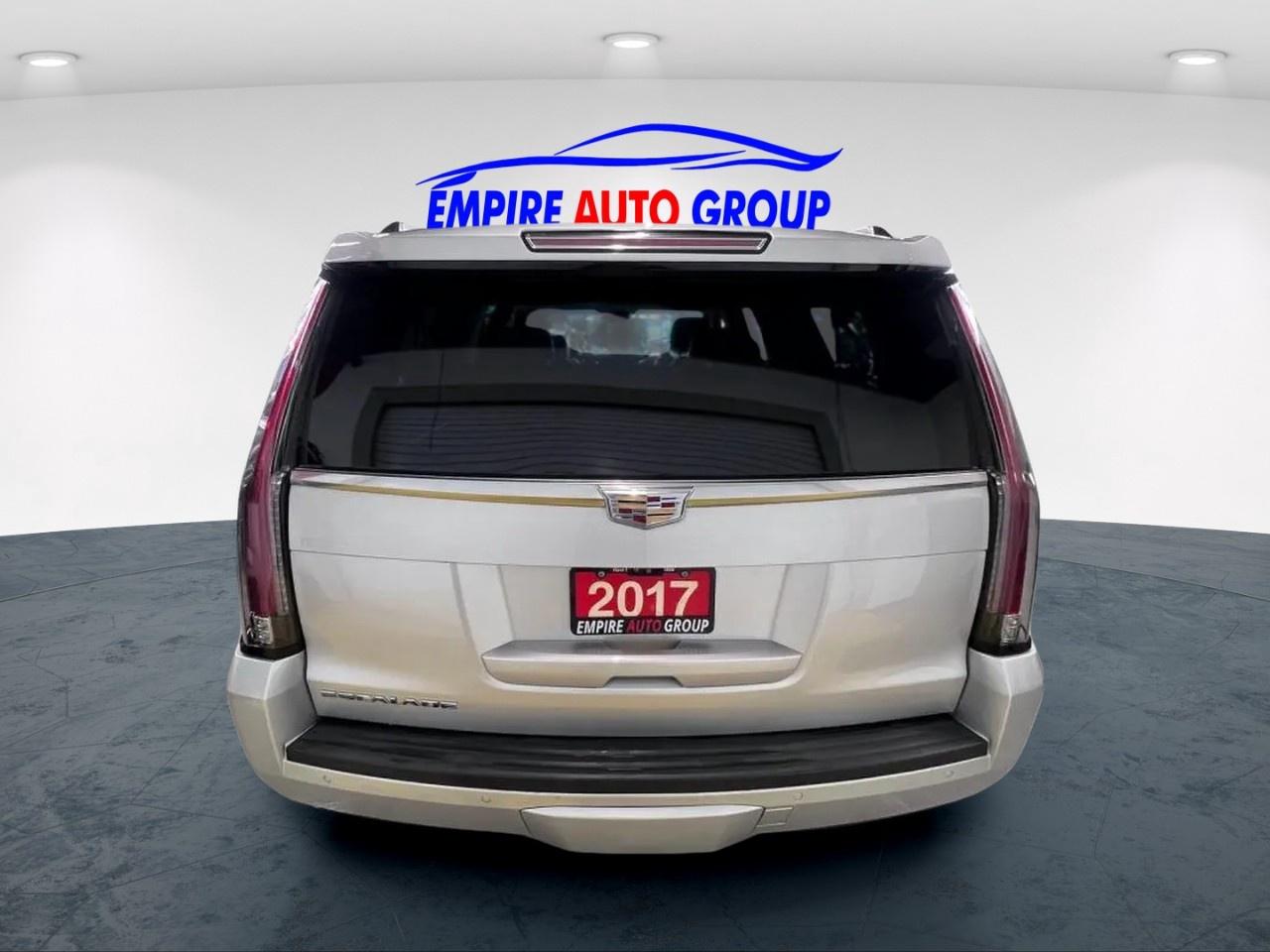 2017 Cadillac Escalade LUXURY Photo4