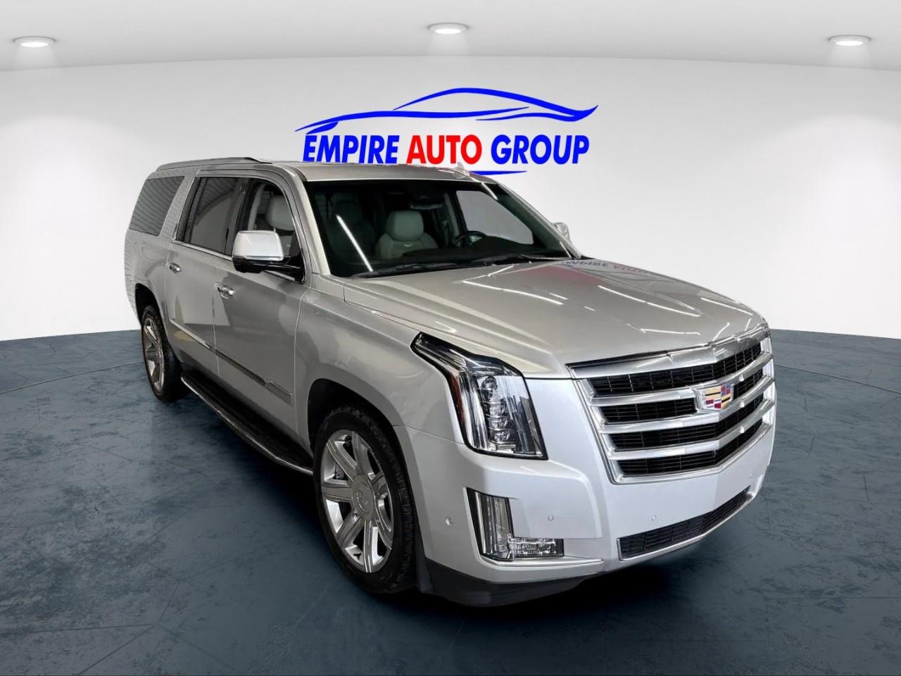 2017 Cadillac Escalade LUXURY Photo2