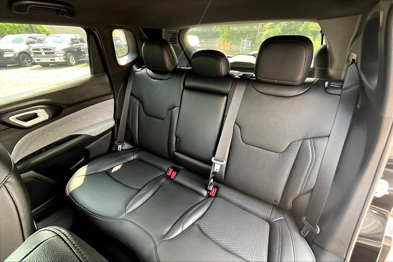 2025 Jeep Compass NORTH 4X4 | PWR LIFTGATE | 10.1 INCH SCREEN + NAV Photo