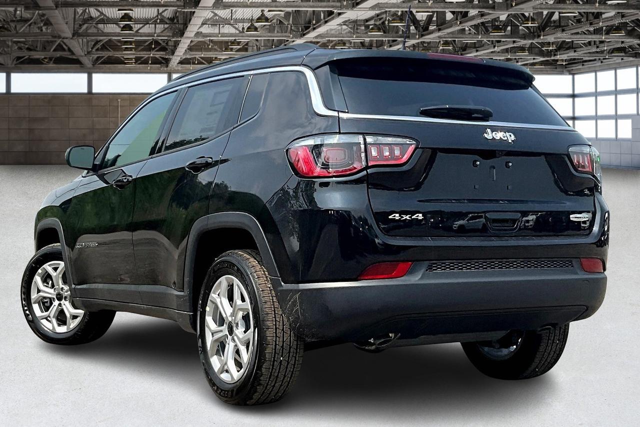 2025 Jeep Compass NORTH 4X4 | PWR LIFTGATE | 10.1 INCH SCREEN + NAV Photo